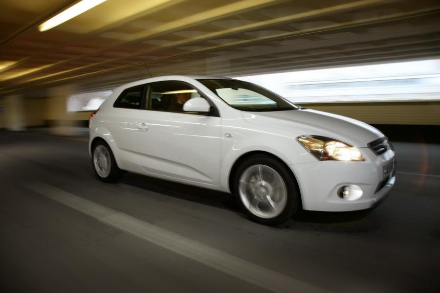  Kia pro_cee&rsquo;d 2008 года  (фото 36 из 182)